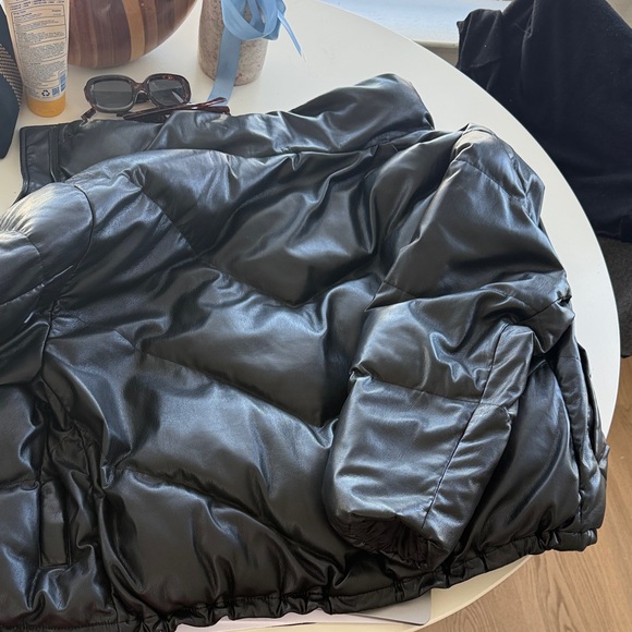 Aritzia The Cloud Puff - Picture 3 of 3